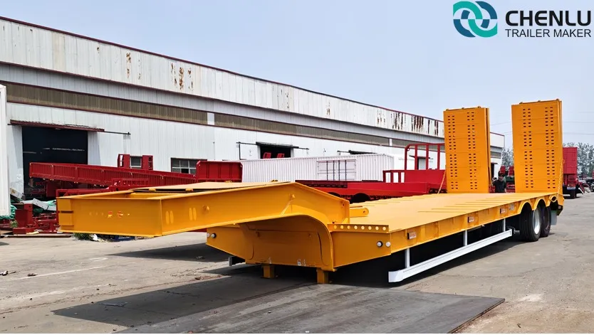 double-section hydraulic ladder low-bed semi-trailer